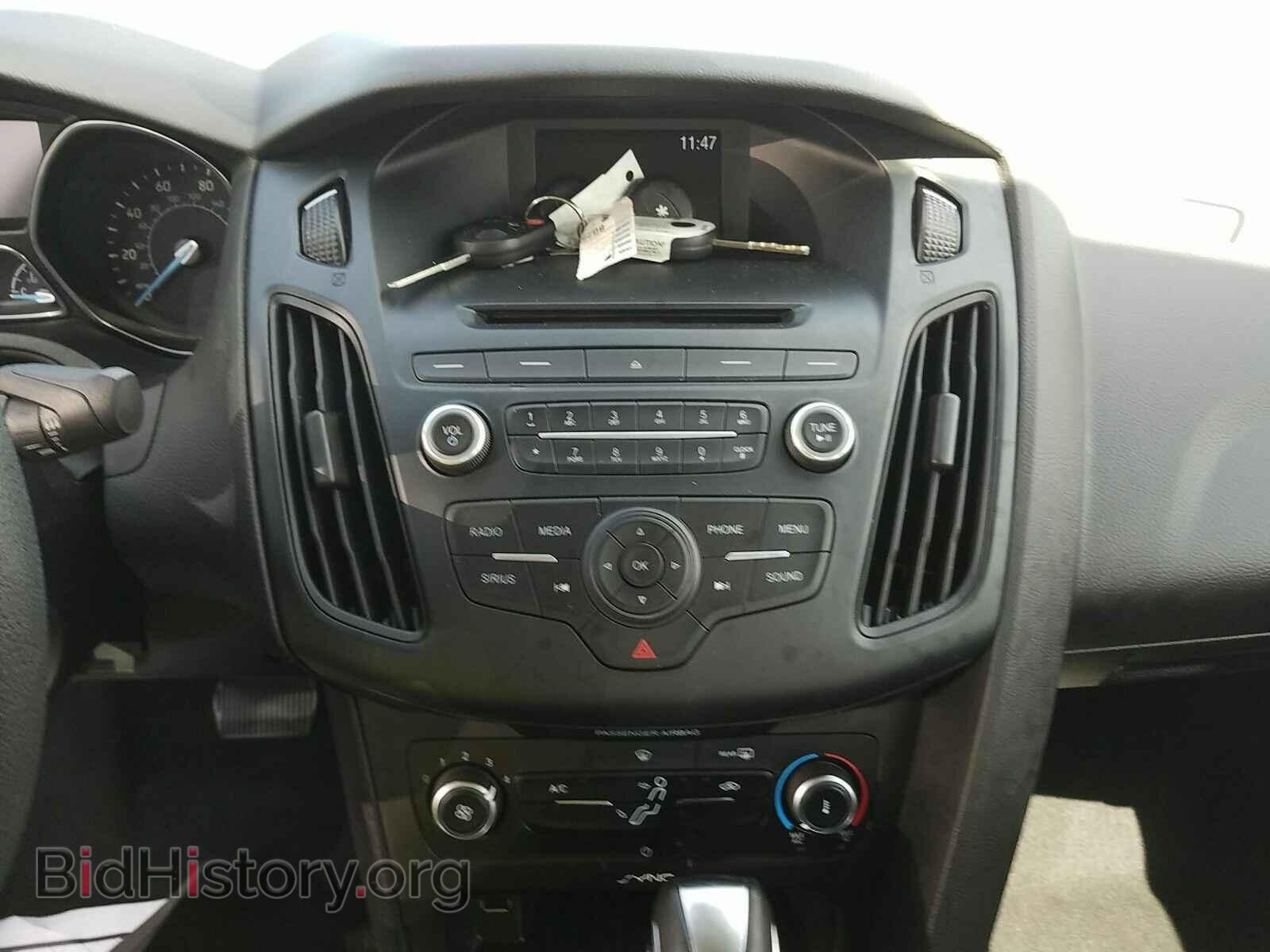 2016 Ford Focus - VIN: 1FADP3F26GL202346 - Photo 4