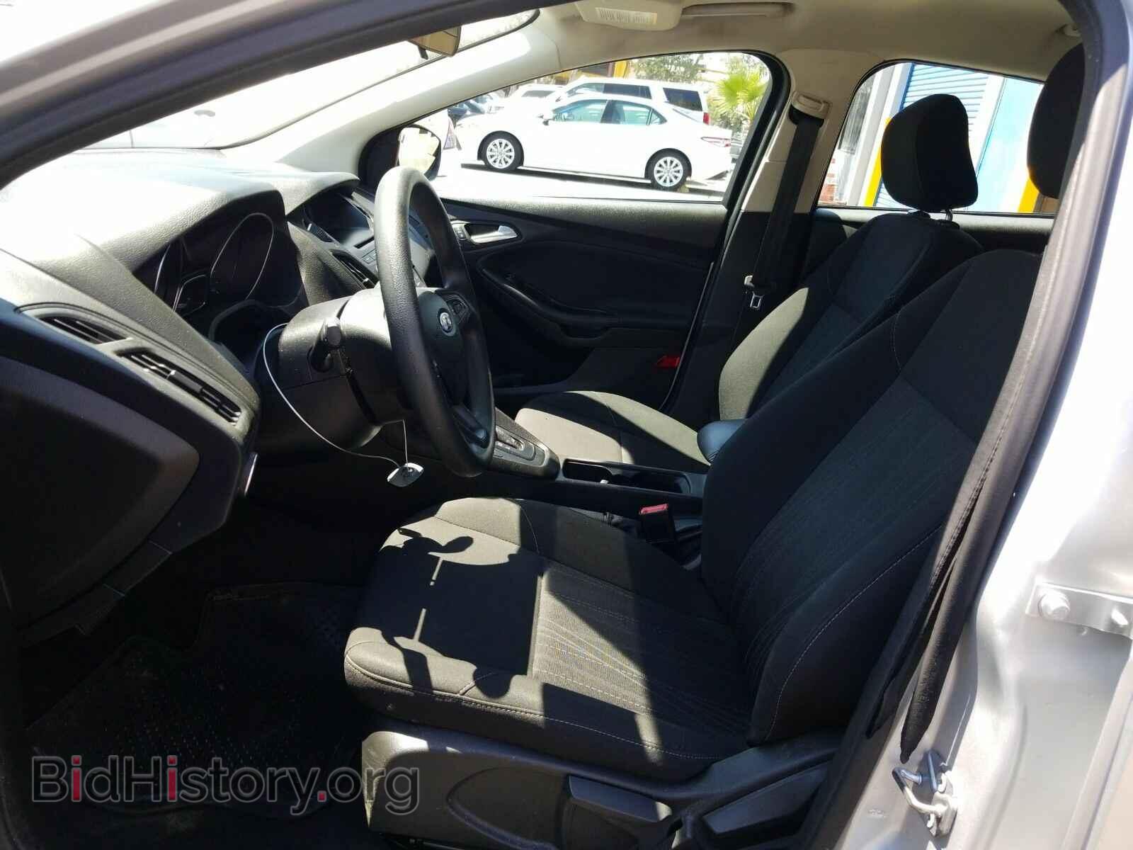 2017 Ford Focus - VIN: 1FADP3K20HL325115 - Фото 3
