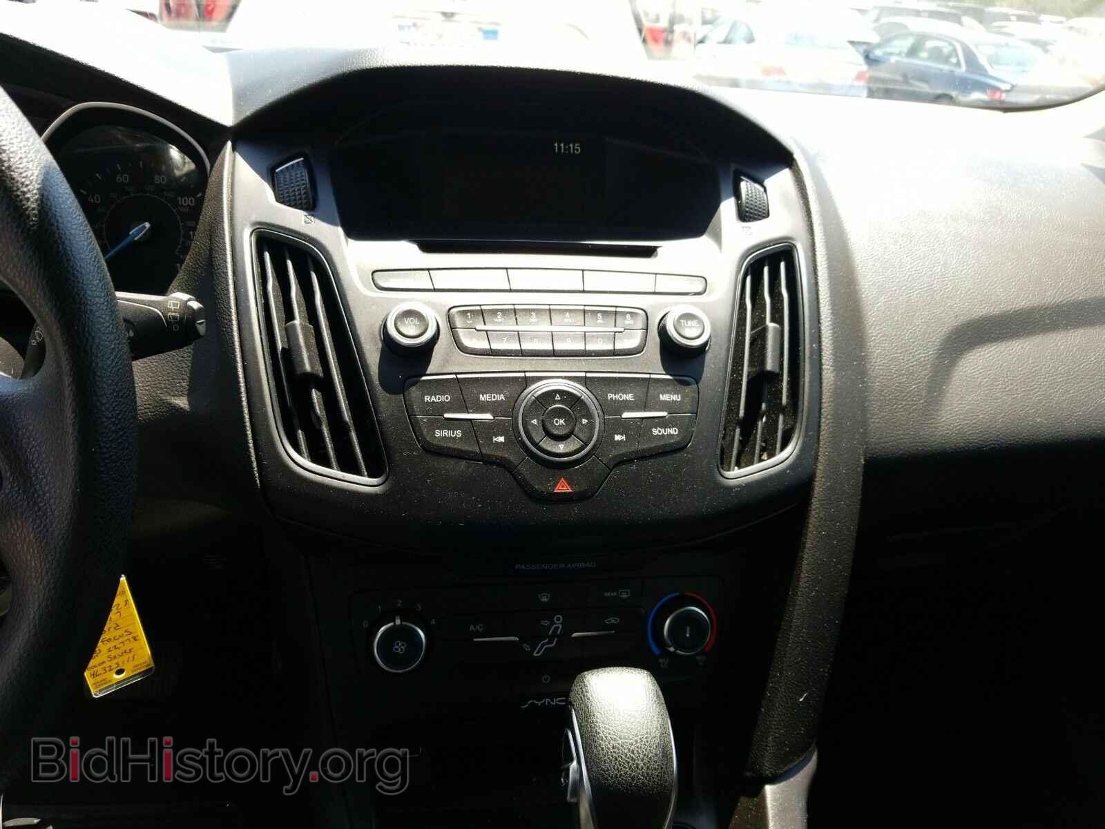 2017 Ford Focus - VIN: 1FADP3K20HL325115 - Фото 4