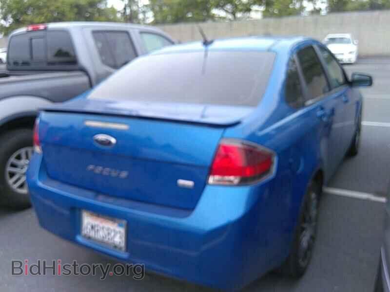 2011 Ford Focus - VIN: 1FAHP3GN7BW107490 - Фото 2