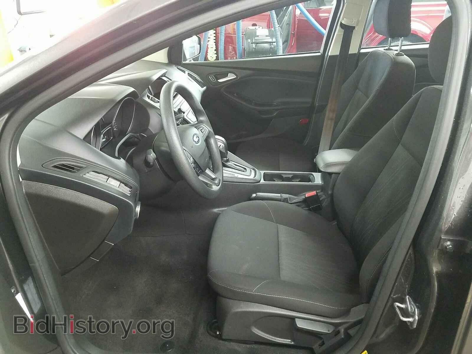 2016 Ford Focus - VIN: 1FADP3F26GL248792 - Photo 3