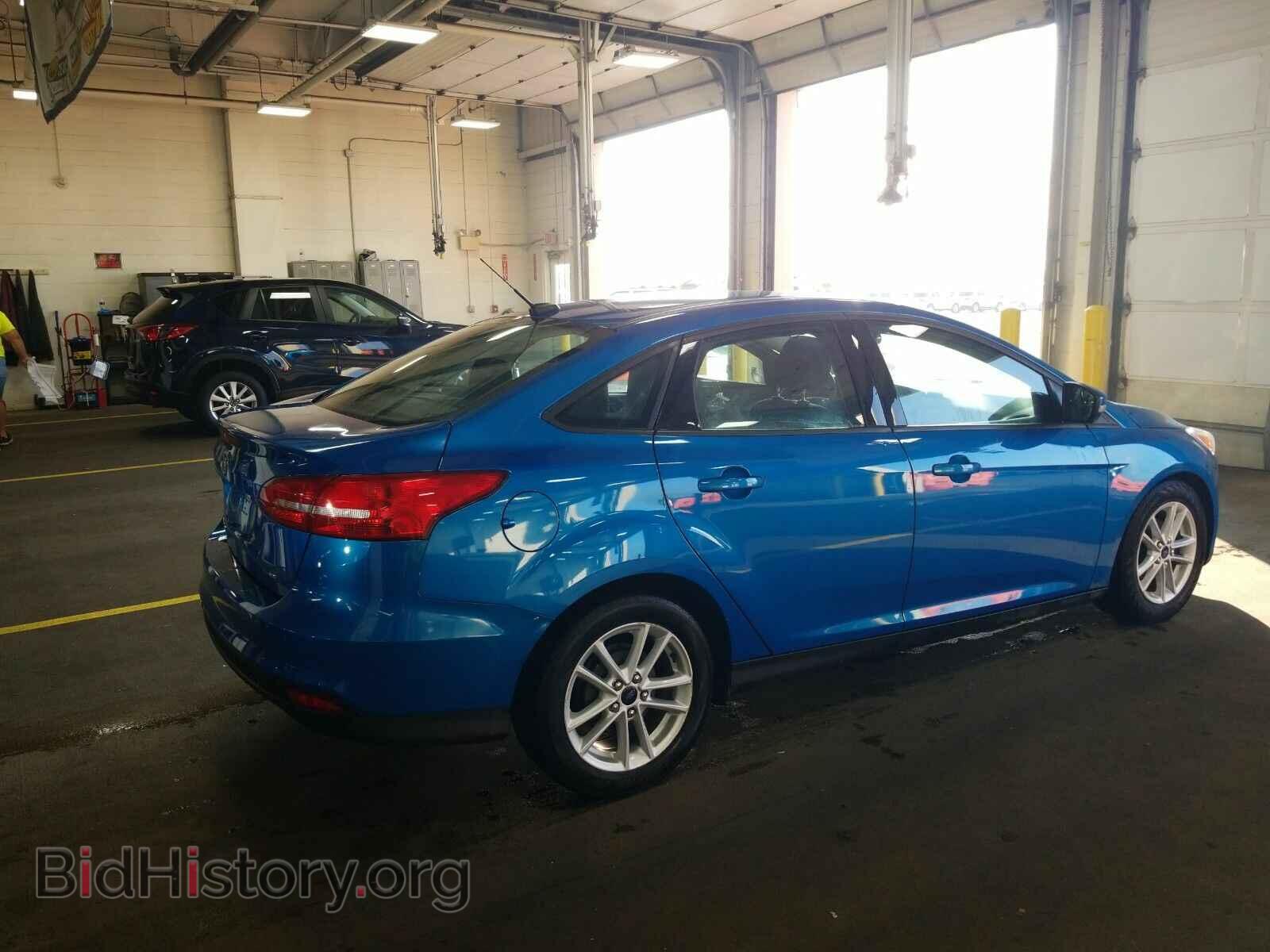 2016 Ford Focus - VIN: 1FADP3F27GL236182 - Photo 2