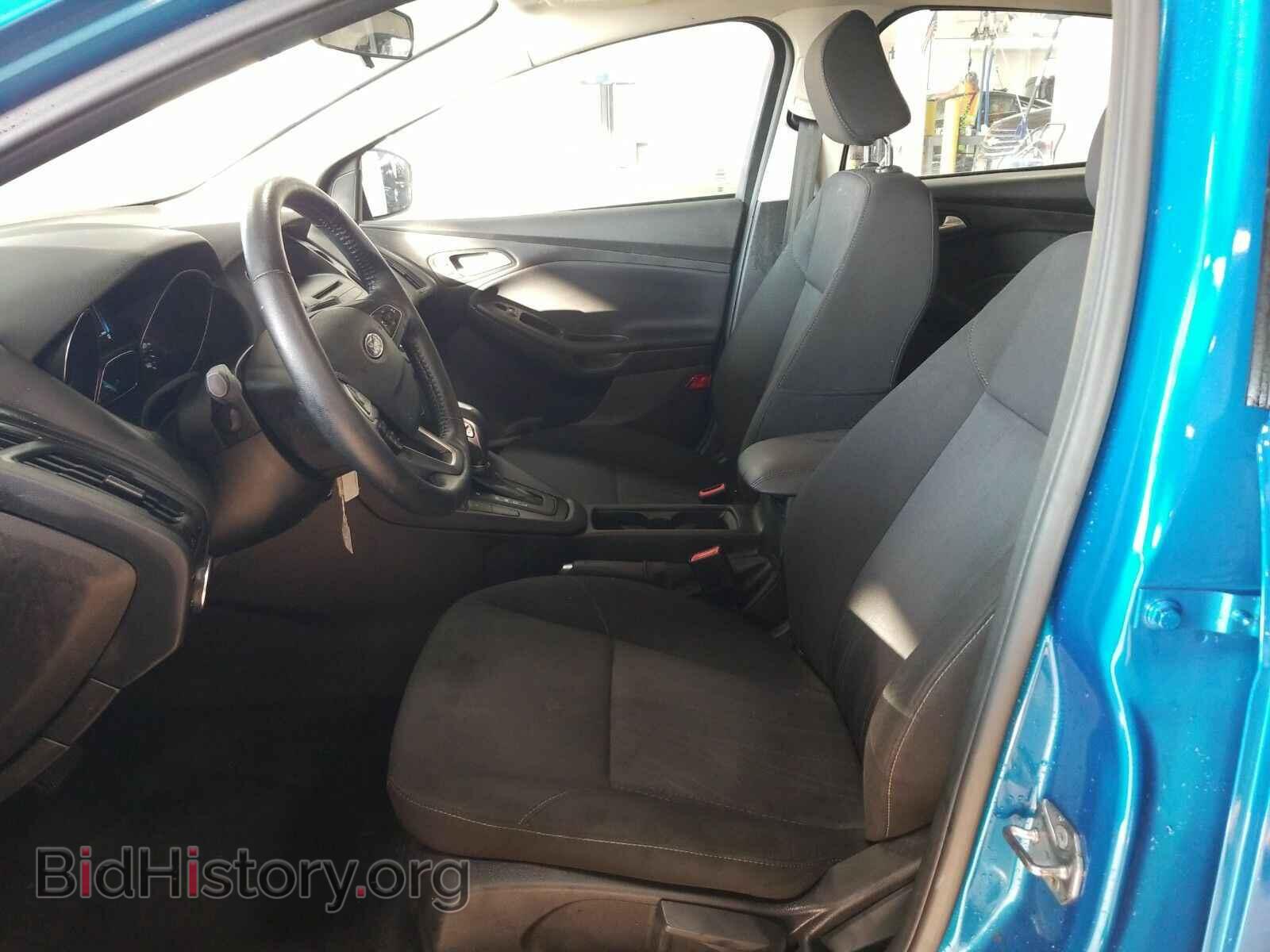 2016 Ford Focus - VIN: 1FADP3F27GL236182 - Photo 3