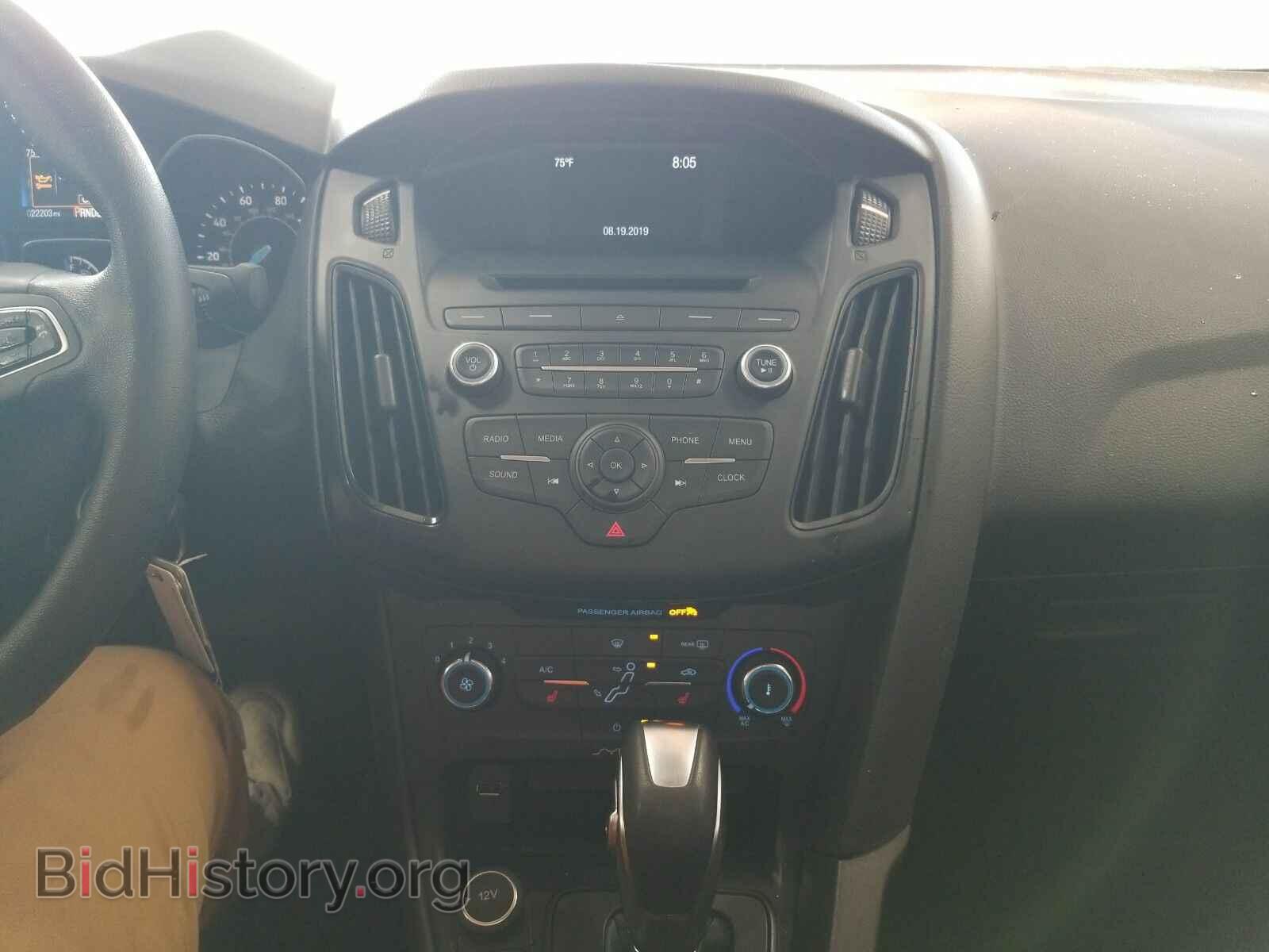2016 Ford Focus - VIN: 1FADP3F27GL236182 - Photo 4