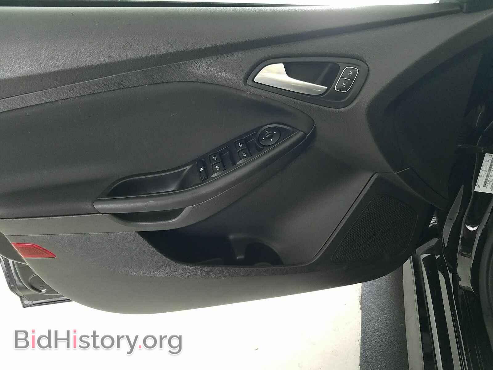 2016 Ford Focus - VIN: 1FADP3F28GL241956 - Фото 9