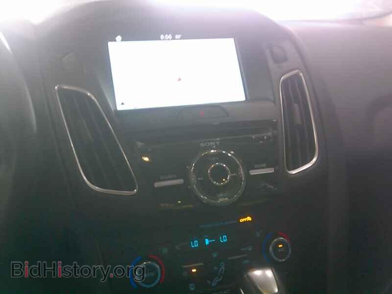 2016 Ford Focus - VIN: 1FADP3F27GL225506 - Photo 4
