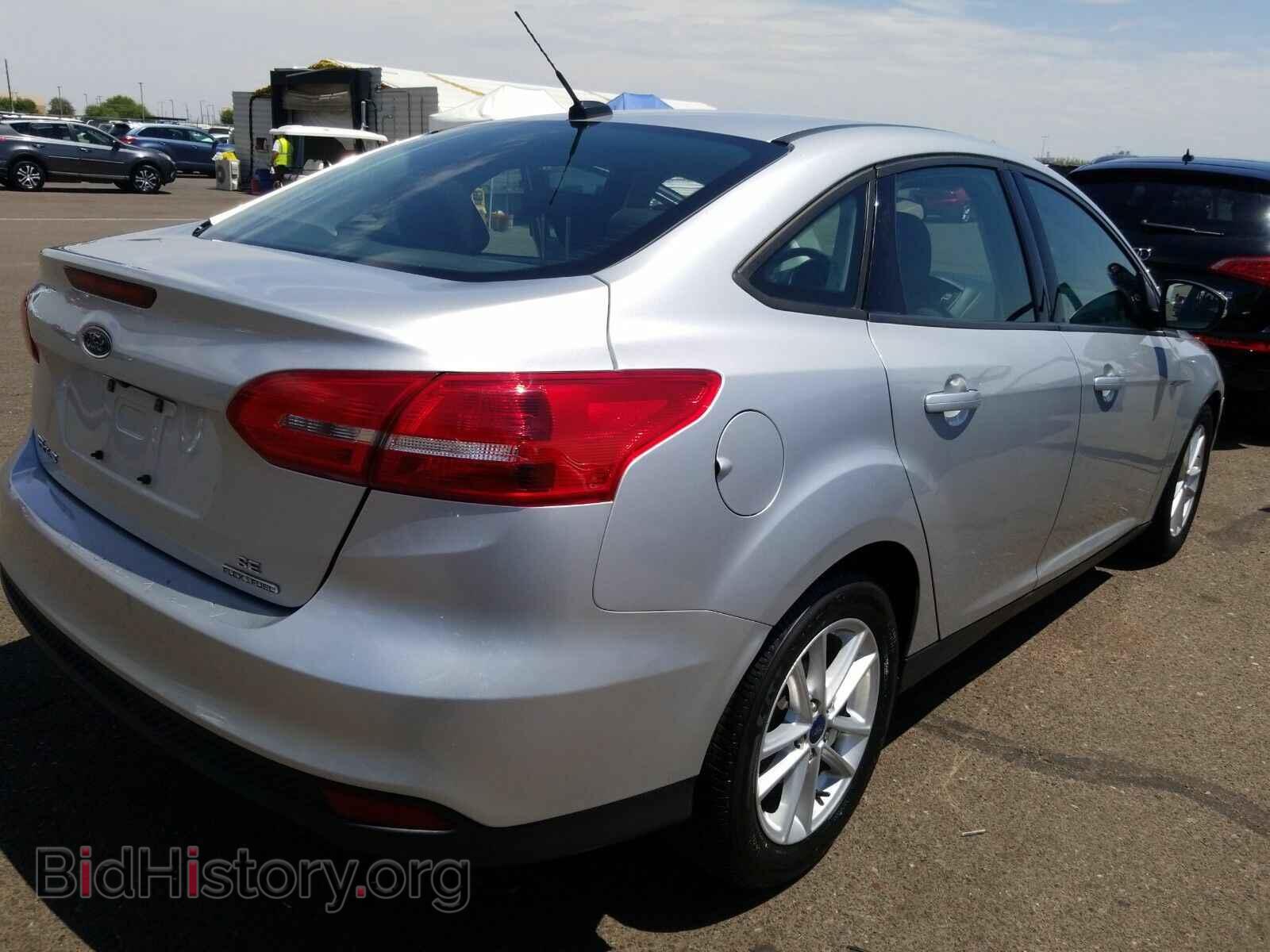 2016 Ford Focus - VIN: 1FADP3F22GL329725 - Photo 2