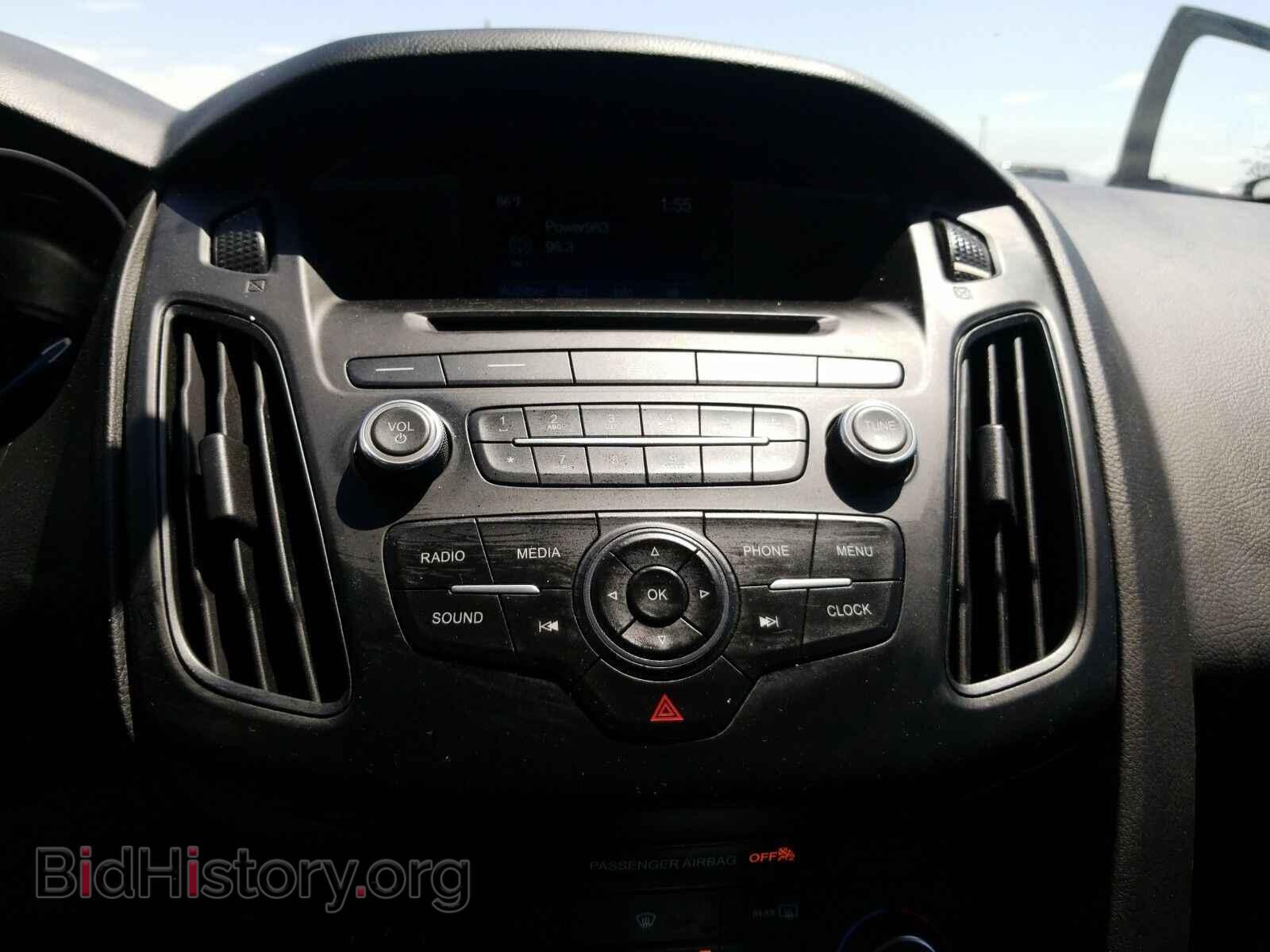 2016 Ford Focus - VIN: 1FADP3F22GL329725 - Photo 4