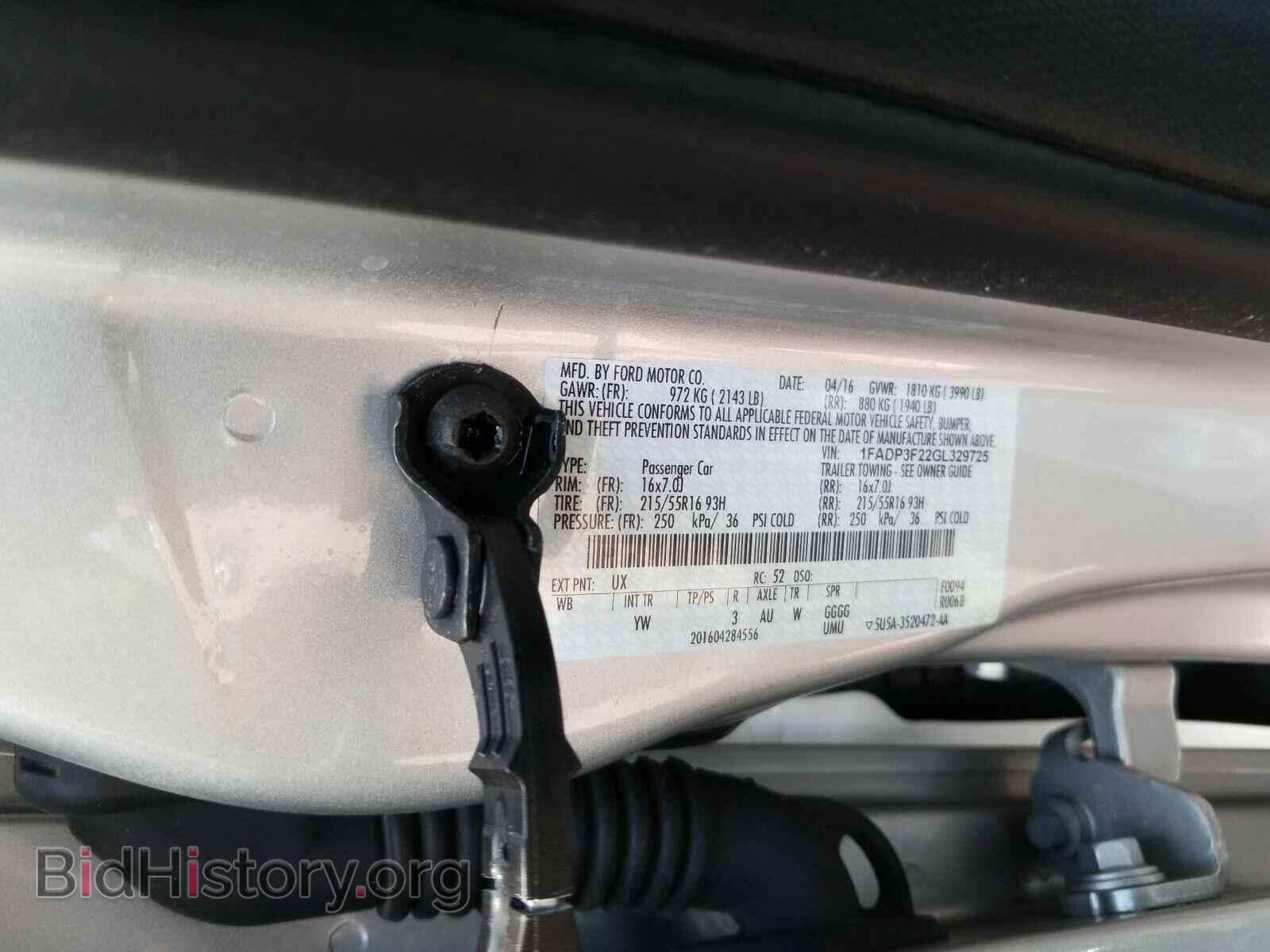 2016 Ford Focus - VIN: 1FADP3F22GL329725 - Photo 6