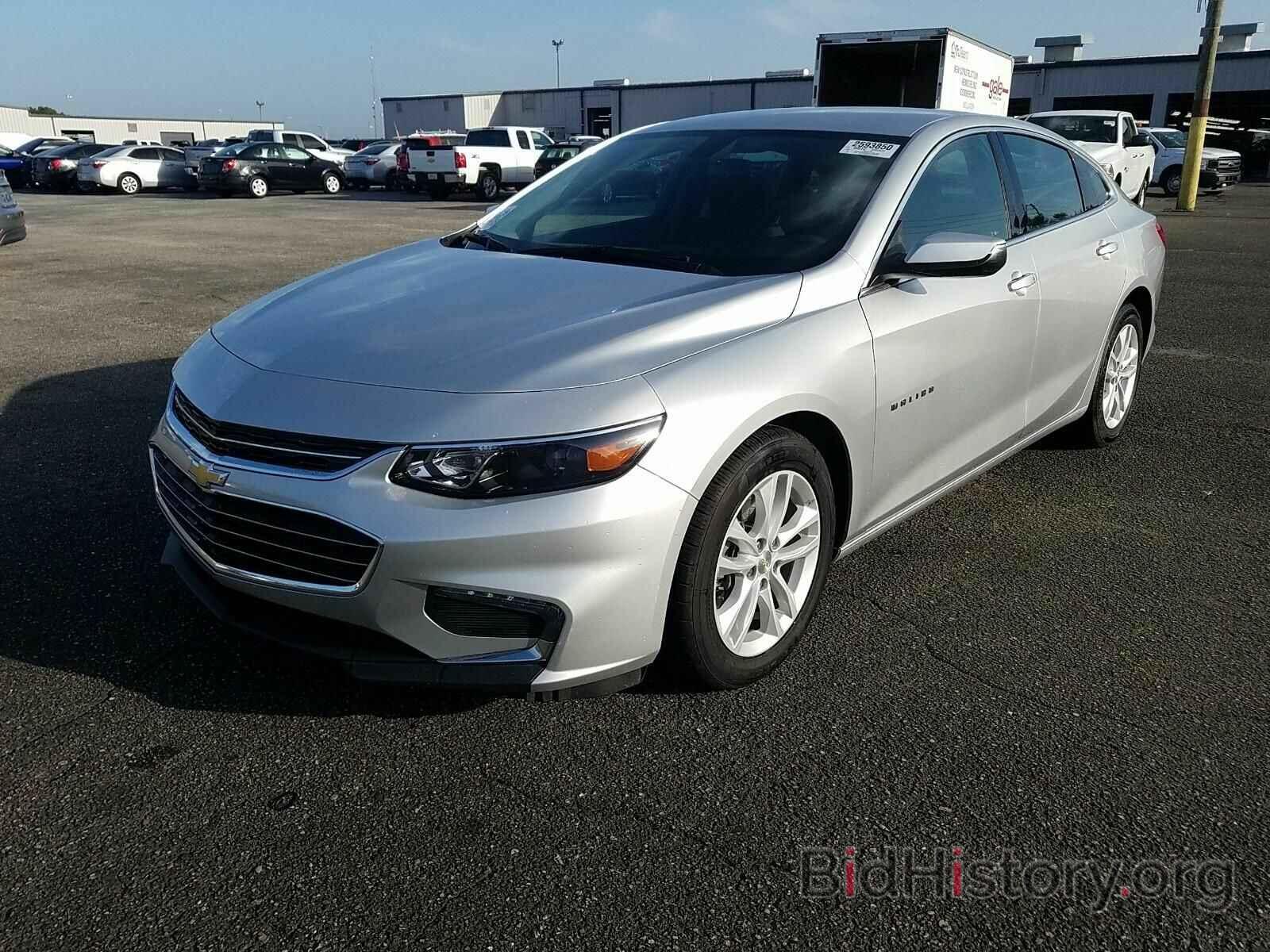 Photo 1G1ZD5ST2JF143250 - Chevrolet Malibu 2018