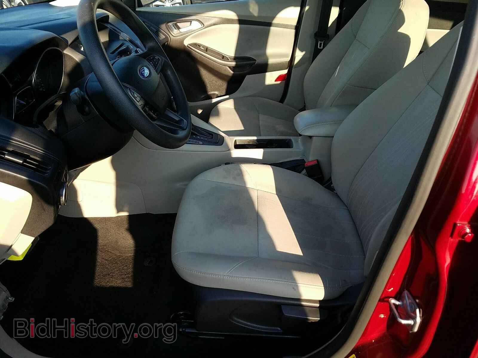 2016 Ford Focus - VIN: 1FADP3K2XGL328778 - Photo 3