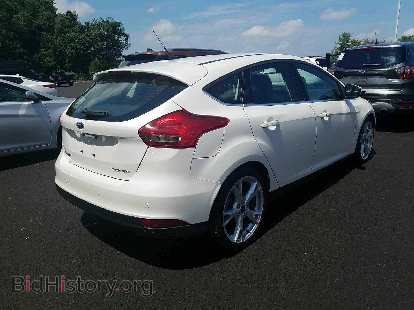 2016 Ford Focus - VIN: 1FADP3N28GL334901 - Photo 2