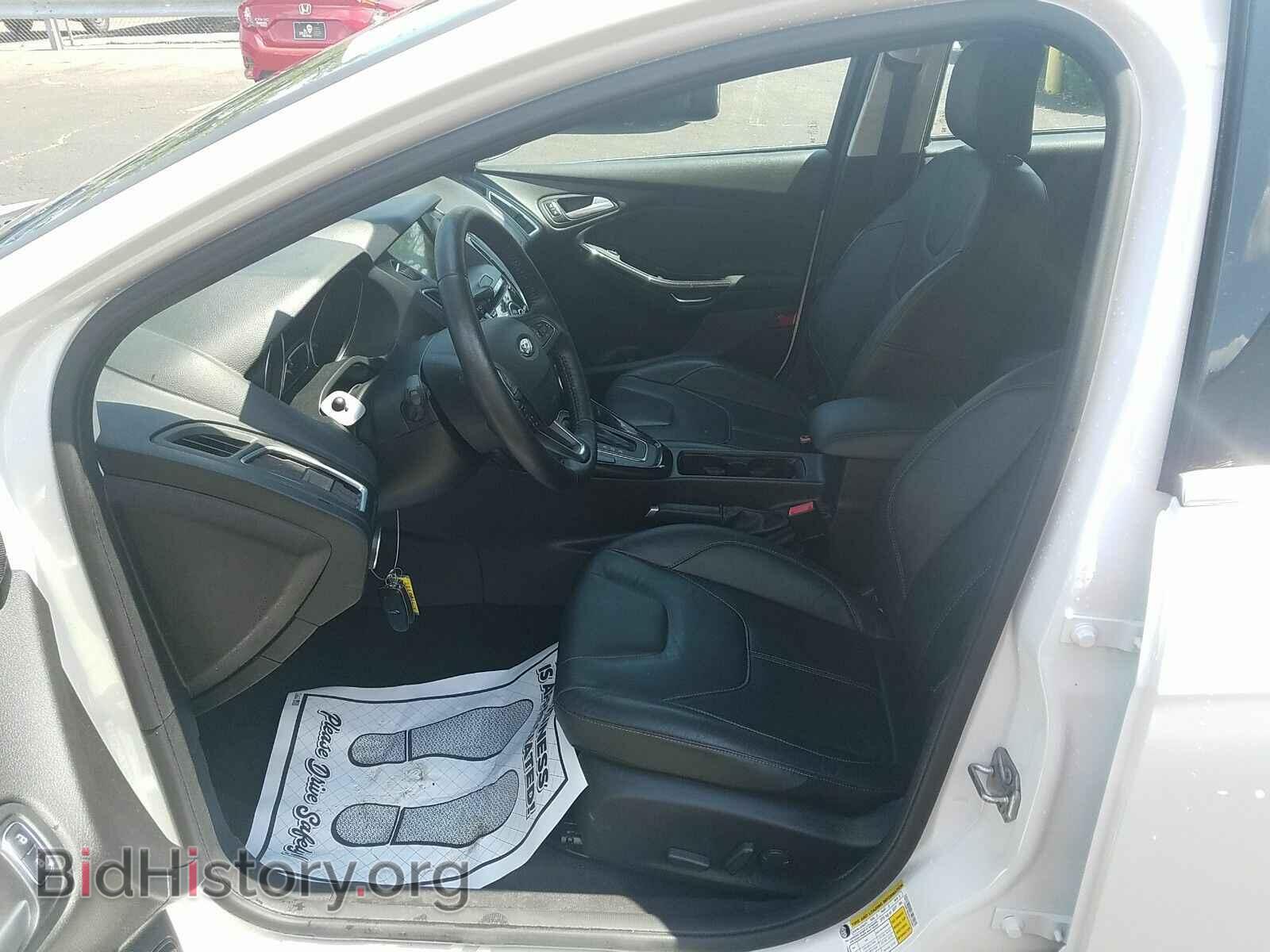 2016 Ford Focus - VIN: 1FADP3N28GL334901 - Photo 3