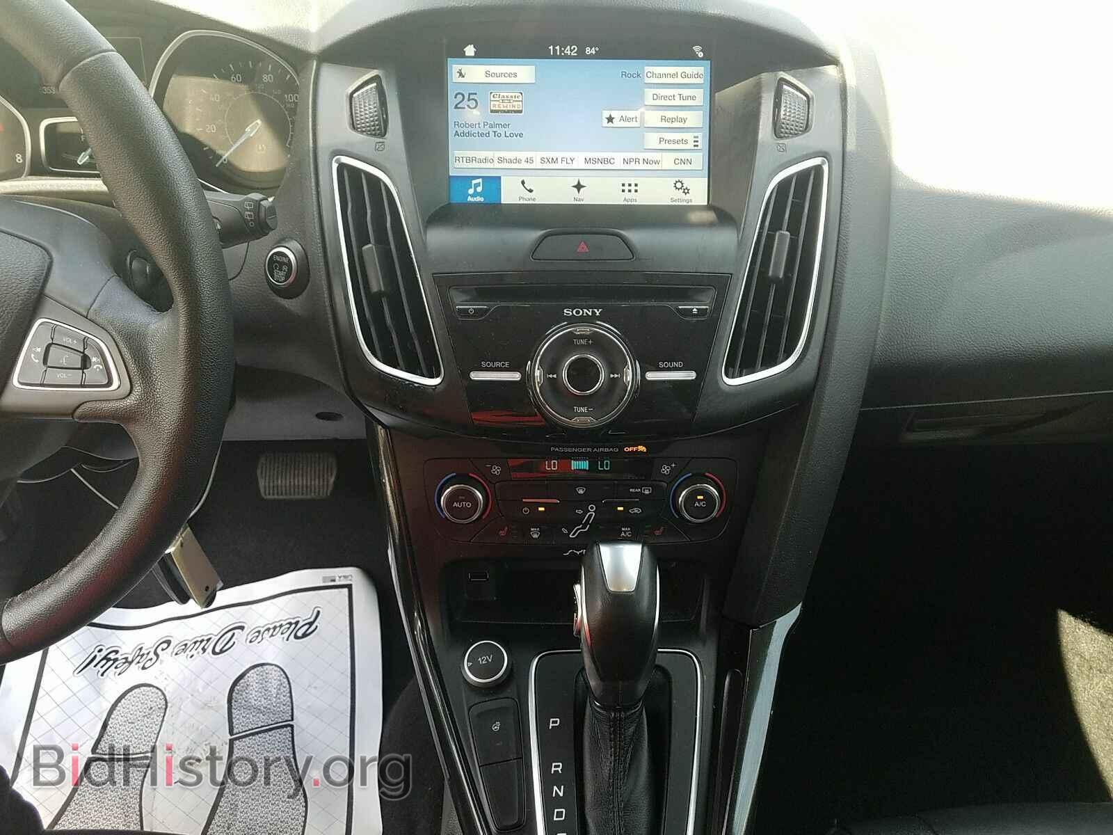 2016 Ford Focus - VIN: 1FADP3N28GL334901 - Photo 4