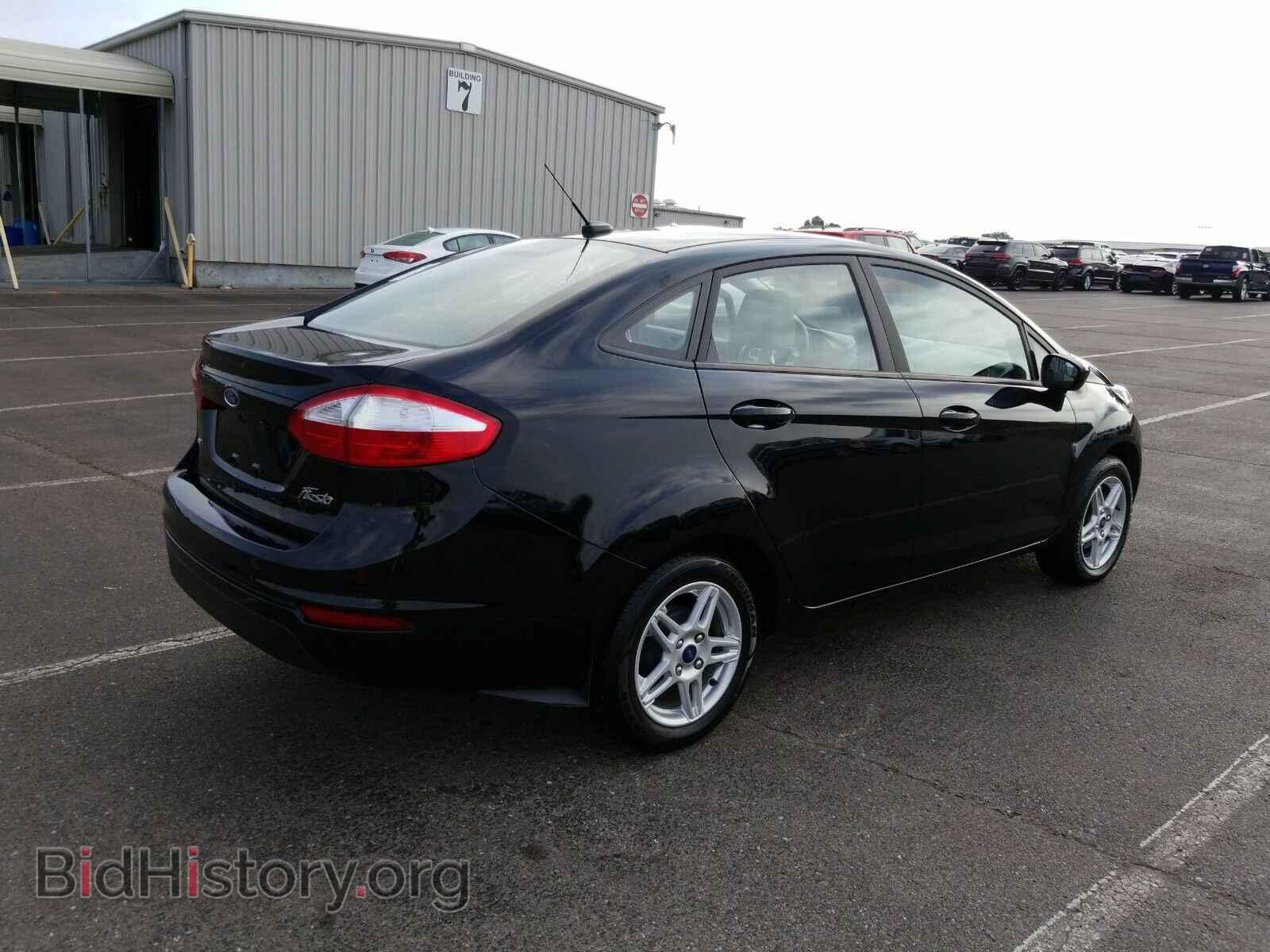 2017 Ford Fiesta - VIN: 3FADP4BJ7HM129295 - Фото 2