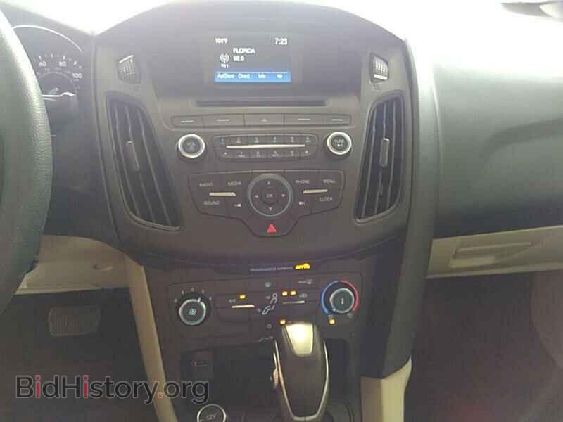 2016 Ford Focus - VIN: 1FADP3F26GL373646 - Photo 4