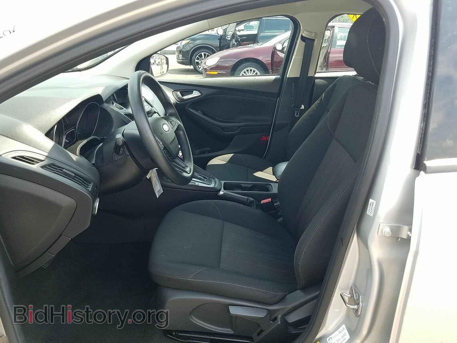 2016 Ford Focus - VIN: 1FADP3K29GL345247 - Photo 3