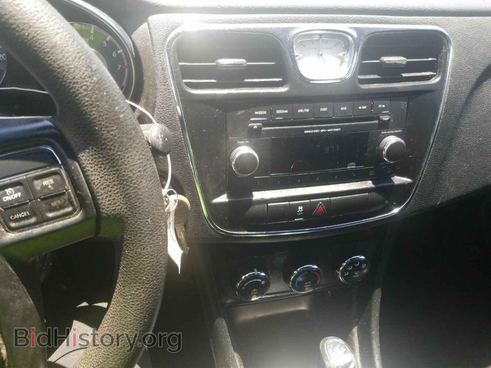 2014 Chrysler 200 - VIN: 1C3CCBAB7EN230150 - Фото 4