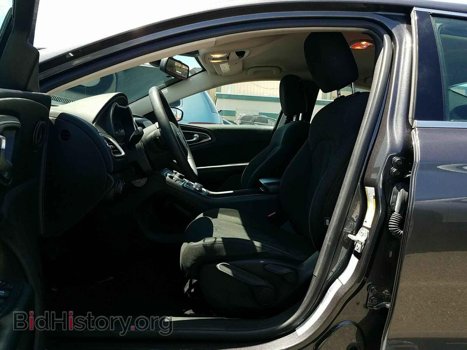 2016 Chrysler 200 - VIN: 1C3CCCAB3GN104666 - Фото 3