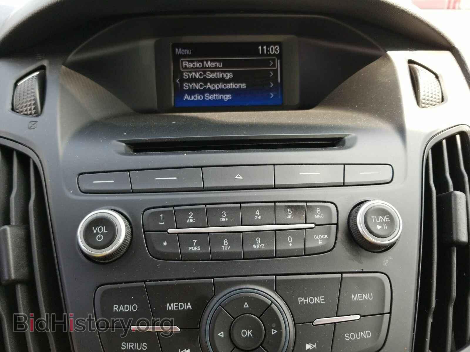 2016 Ford Focus - VIN: 1FADP3F24GL237399 - Photo 4
