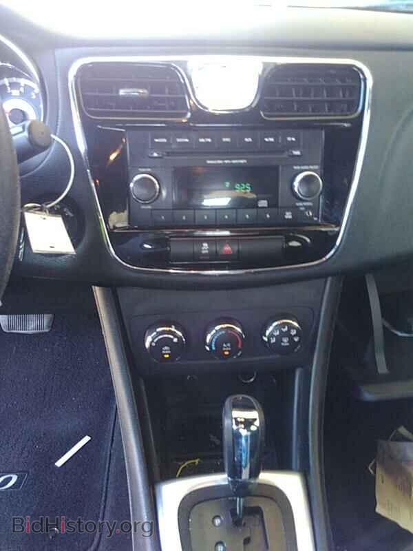 2013 Chrysler 200 - VIN: 1C3CCBABXDN636101 - Фото 4