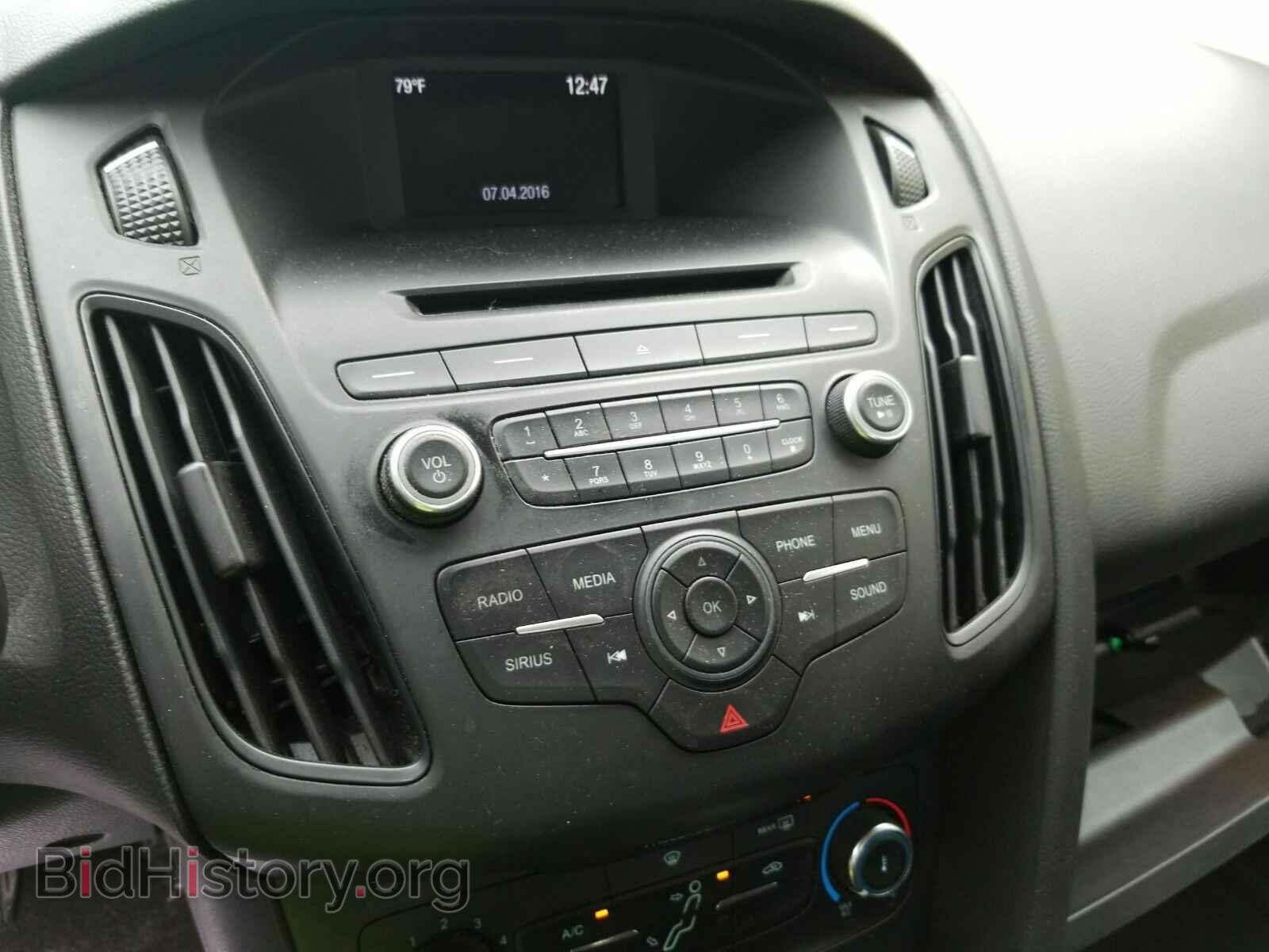 2016 Ford Focus - VIN: 1FADP3F26GL371024 - Photo 4