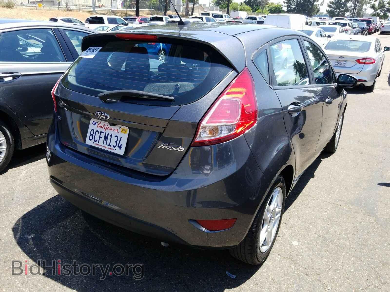 2018 Ford Fiesta - VIN: 3FADP4EJ3JM107070 - Фото 2