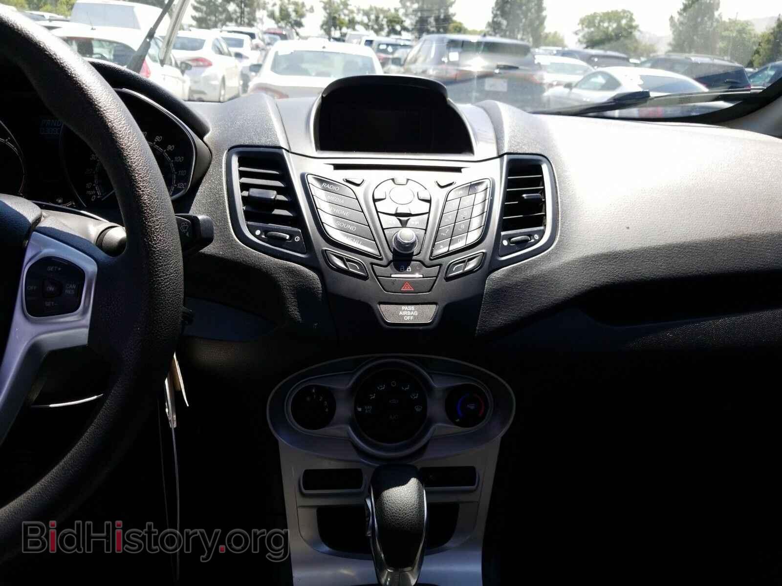 2018 Ford Fiesta - VIN: 3FADP4EJ3JM107070 - Фото 4