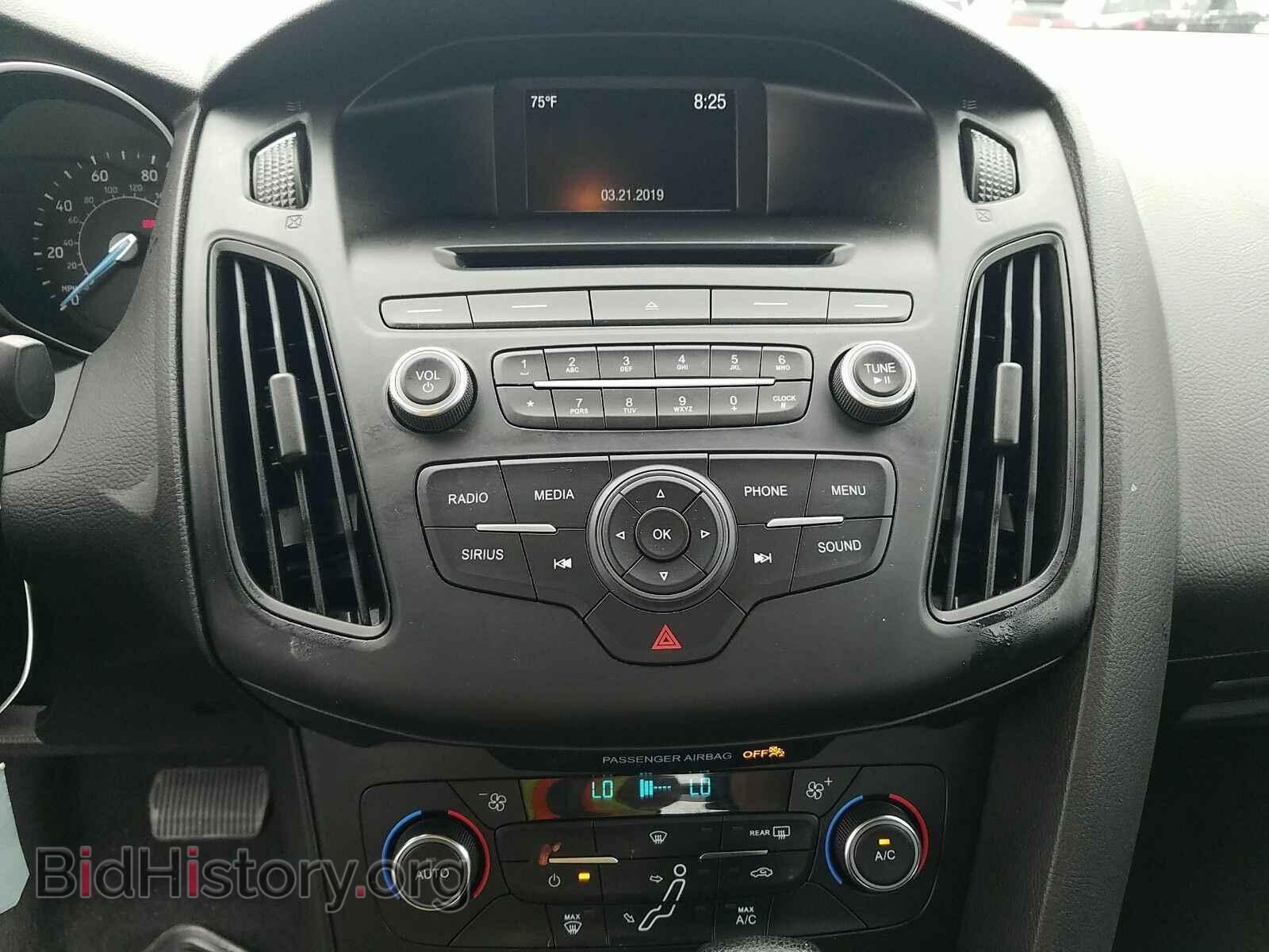2017 Ford Focus - VIN: 1FADP3FE7HL299746 - Photo 4