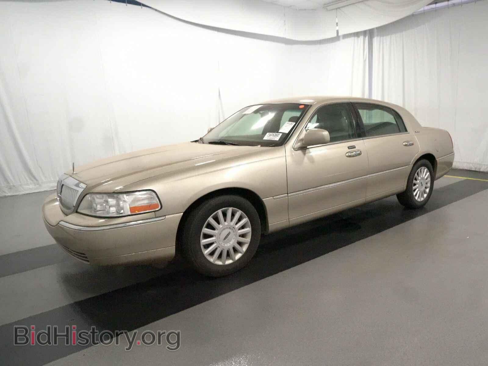 Photo 1LNHM81W15Y617193 - Lincoln Town Car 2005