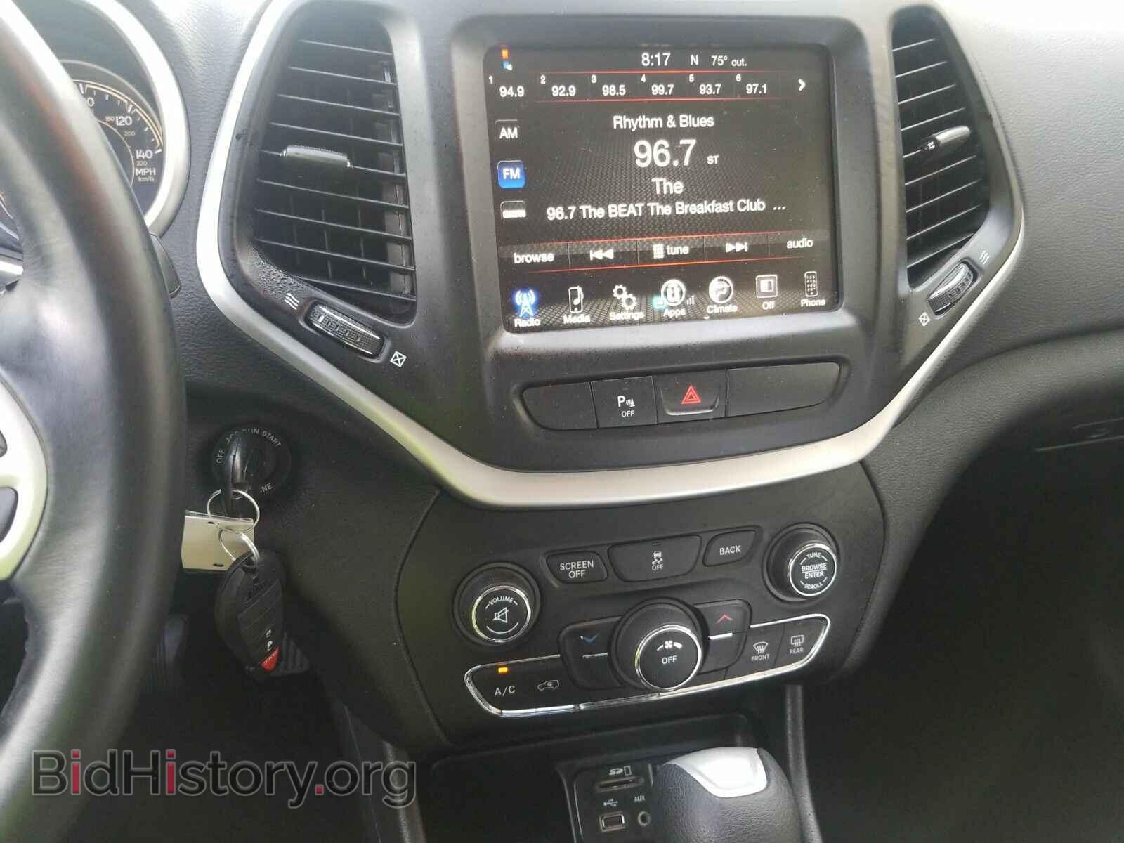 2017 Jeep Cherokee - VIN: 1C4PJLCB4HW585233 - Фото 4