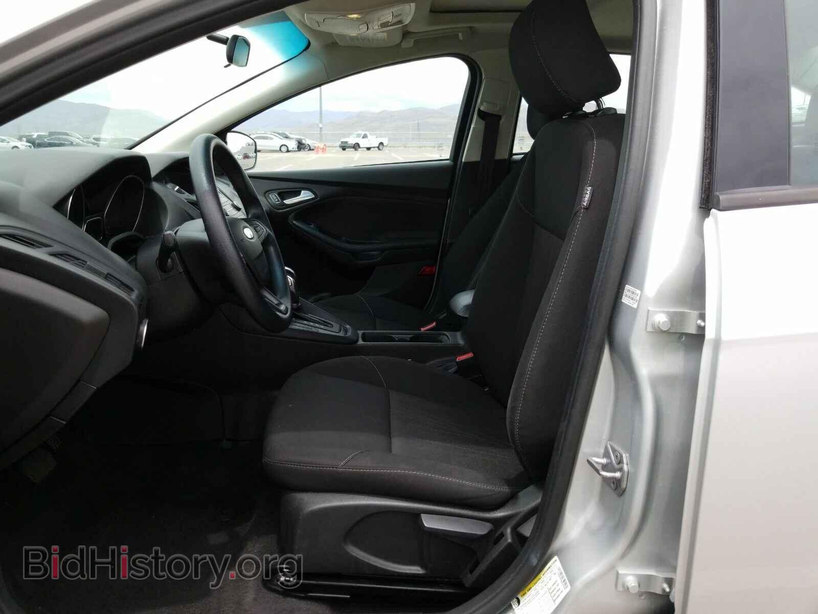 2016 Ford Focus - VIN: 1FADP3F28GL352295 - Photo 3