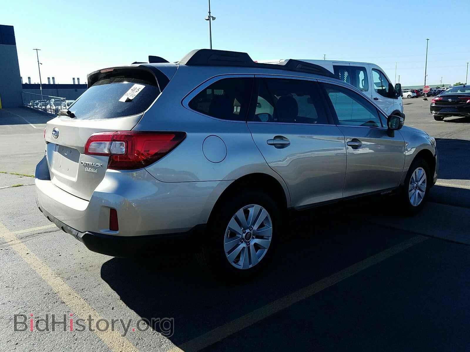 2017 Subaru Outback - VIN: 4S4BSAFC8H3305407 - Фото 2