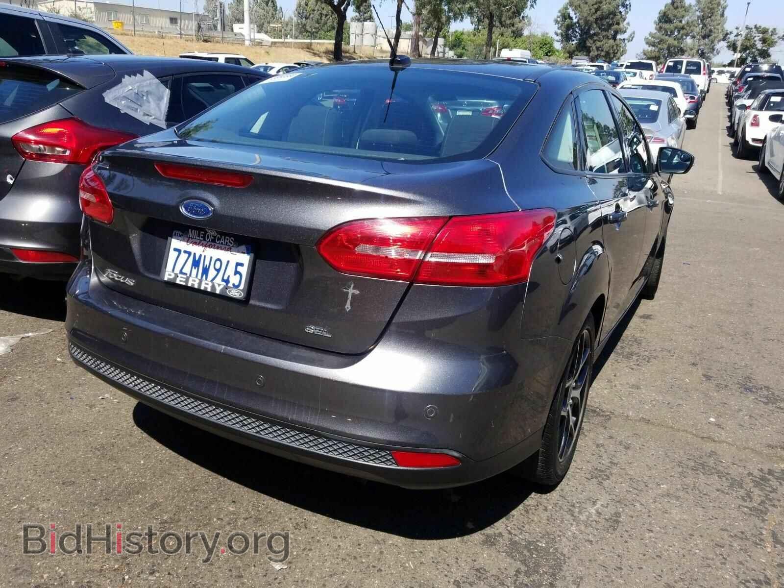 2017 Ford Focus - VIN: 1FADP3H22HL214749 - Photo 2