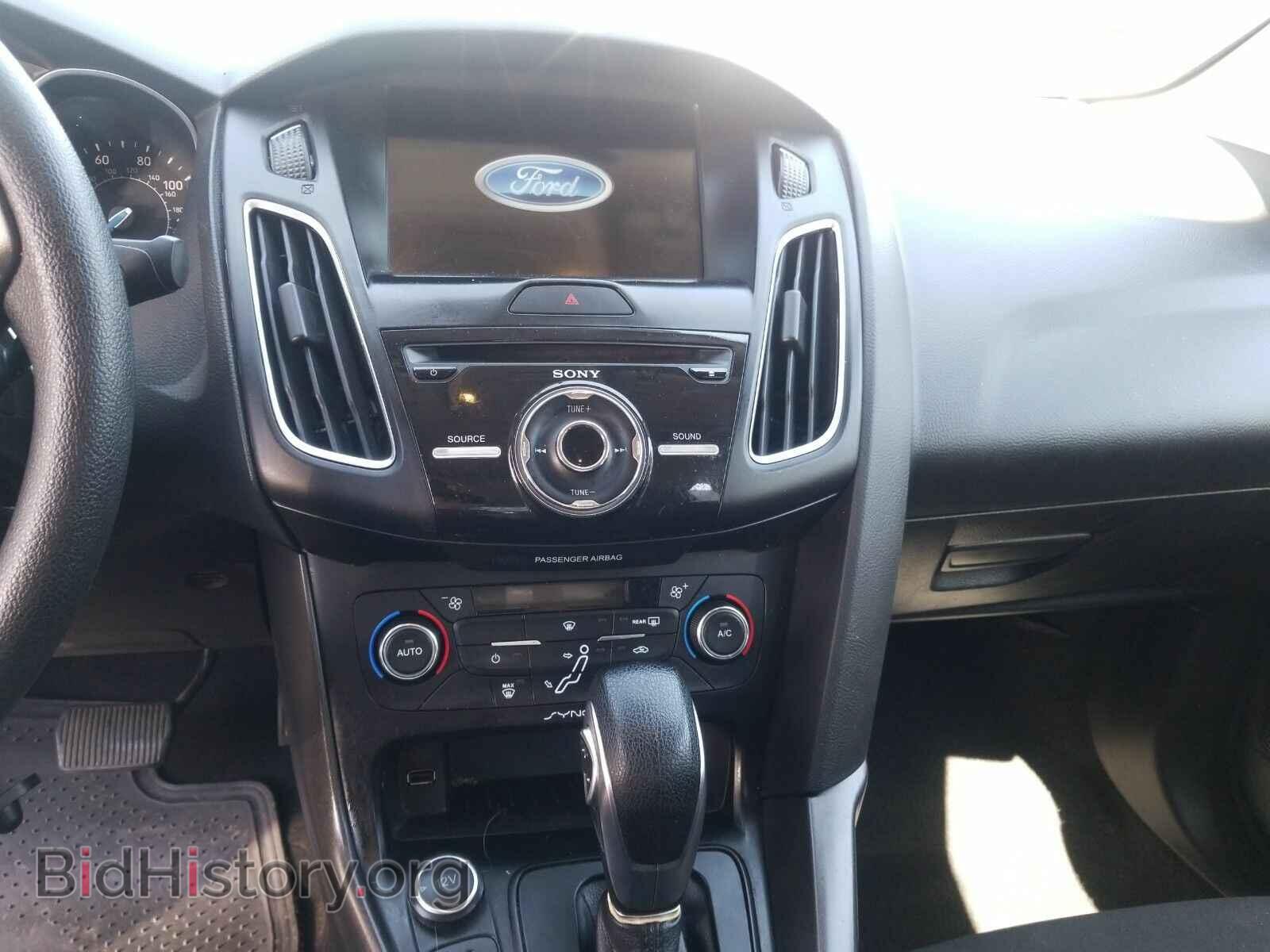 2017 Ford Focus - VIN: 1FADP3H22HL214749 - Photo 4