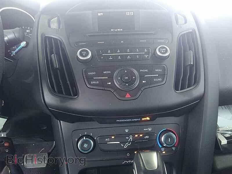2016 Ford Focus - VIN: 1FADP3F21GL376731 - Photo 4