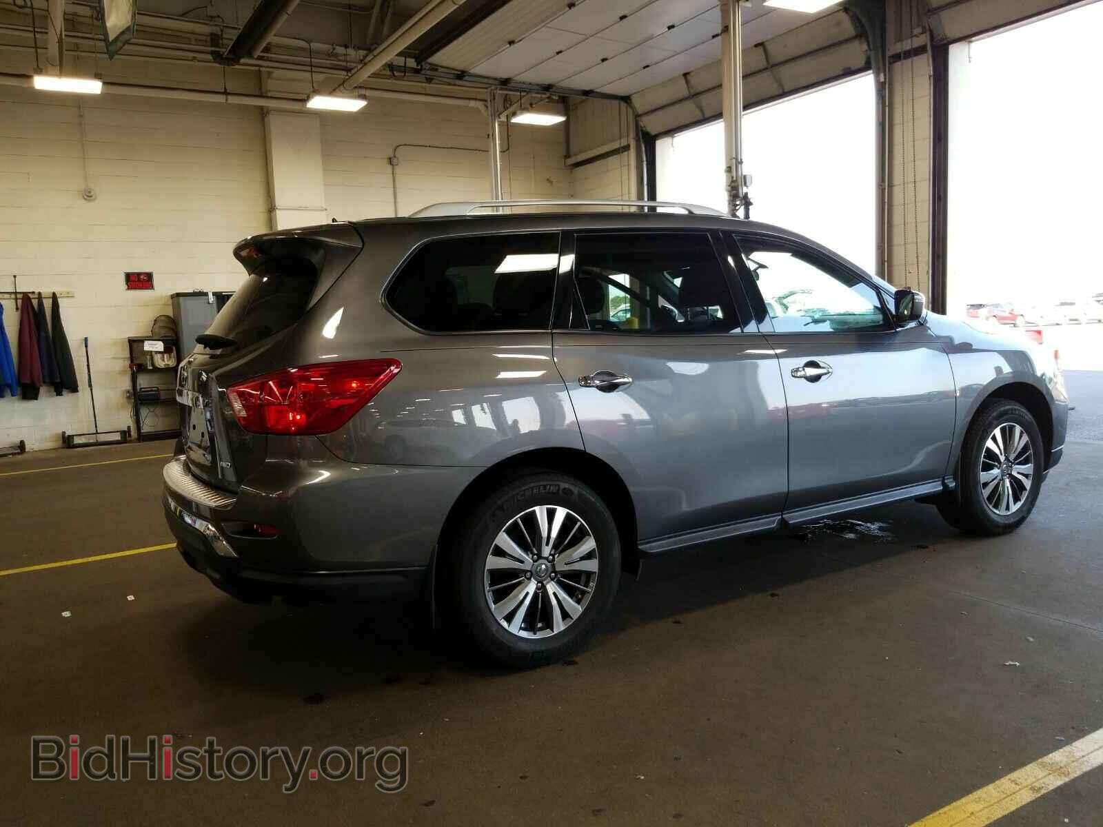2017 Nissan Pathfinder - VIN: 5N1DR2MM3HC625384 - Фото 2