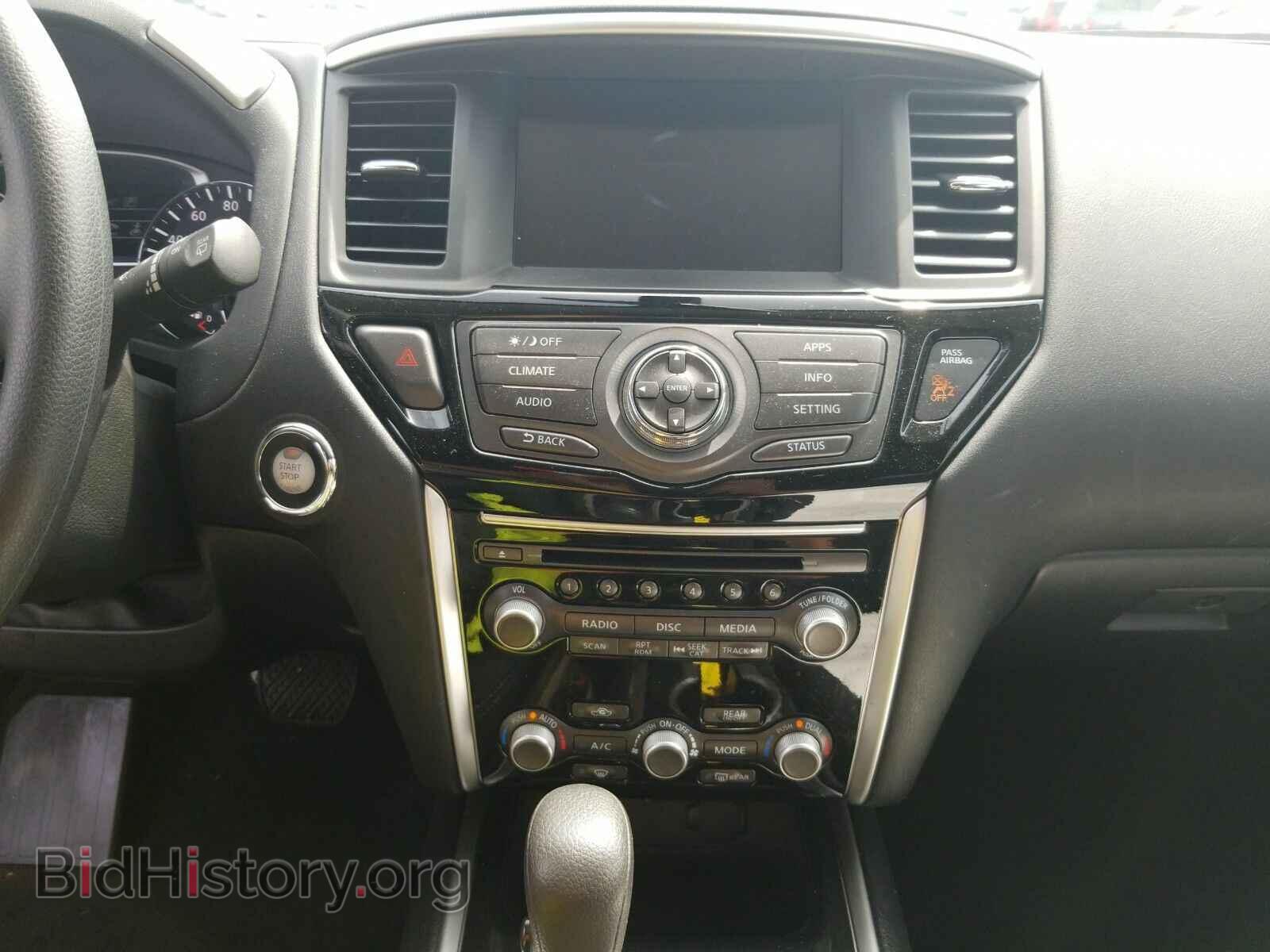 2017 Nissan Pathfinder - VIN: 5N1DR2MM0HC670668 - Фото 4