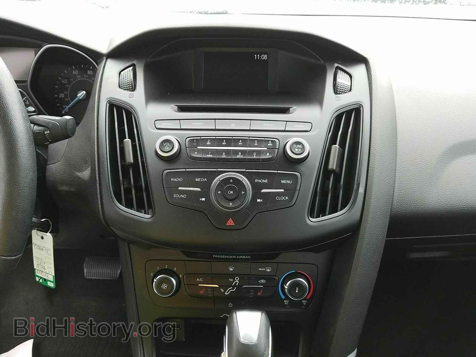 2016 Ford Focus - VIN: 1FADP3F23GL359266 - Photo 4