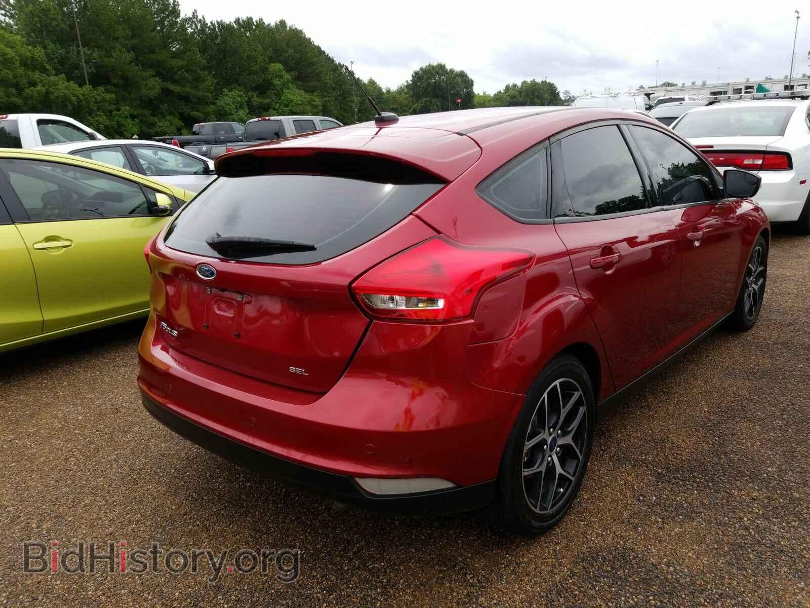 2017 Ford Focus - VIN: 1FADP3M22HL256523 - Фото 2