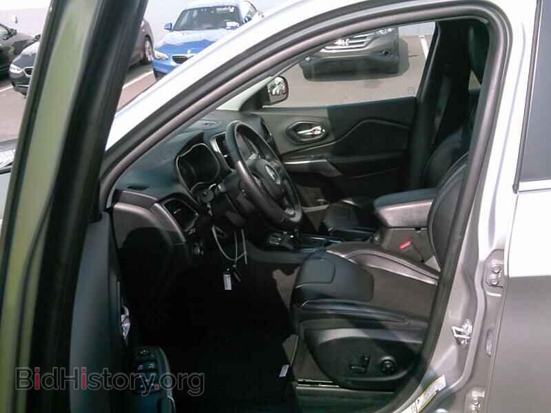 2019 Jeep Cherokee - VIN: 1C4PJLLB2KD154344 - Photo 3