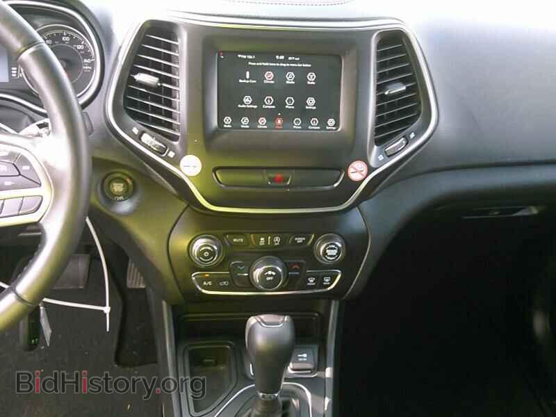 2019 Jeep Cherokee - VIN: 1C4PJLLB2KD154344 - Photo 4