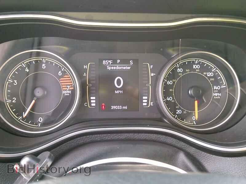 2019 Jeep Cherokee - VIN: 1C4PJLLB2KD154344 - Photo 5