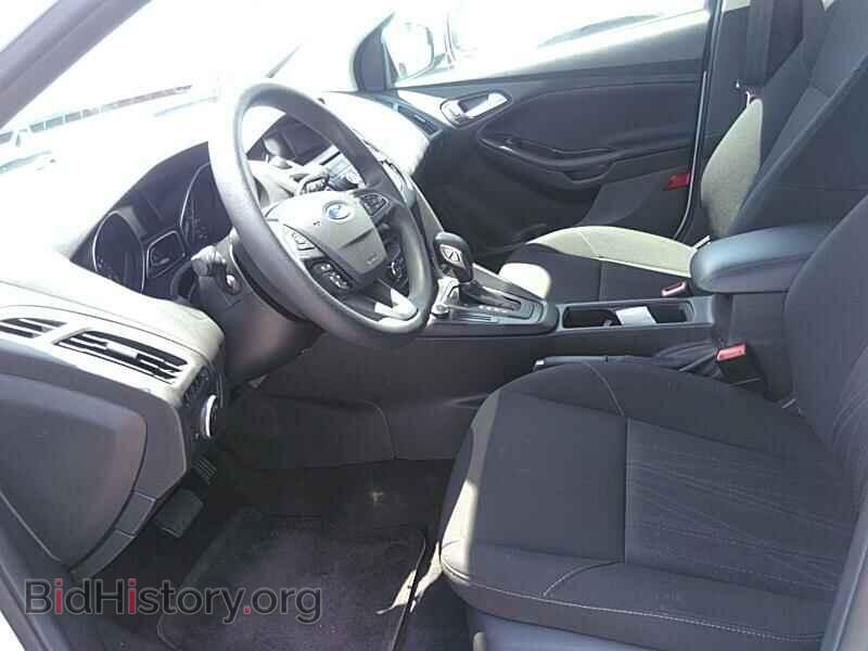 2017 Ford Focus - VIN: 1FADP3F25HL300043 - Фото 3