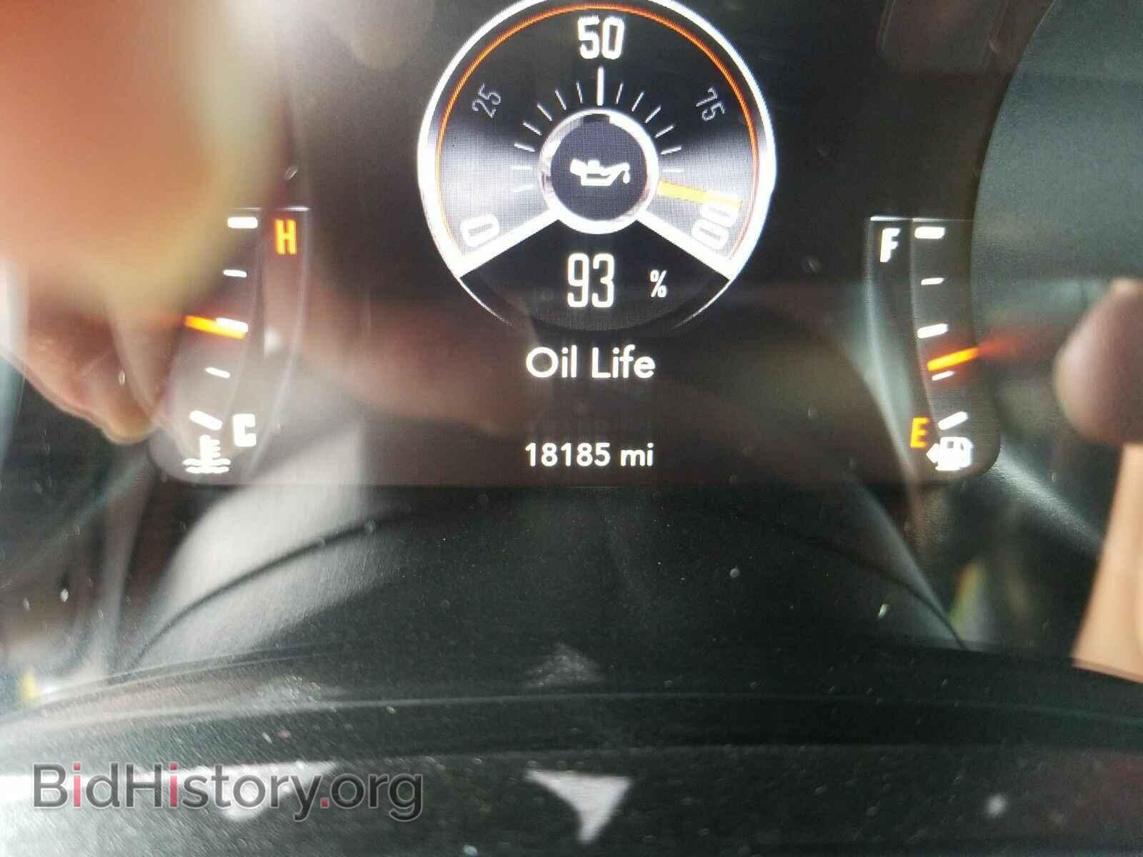2016 Dodge Challenger - VIN: 2C3CDZBT2GH149484 - Photo 5