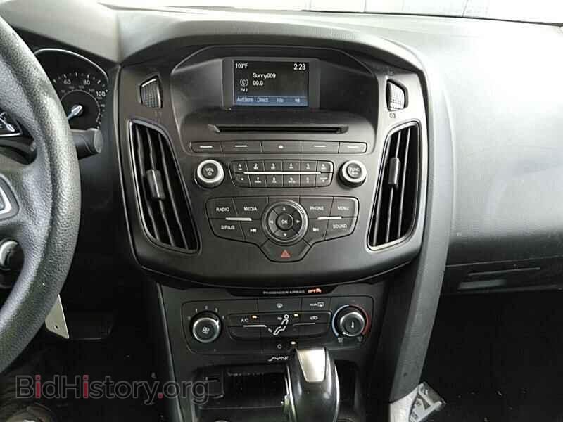 2016 Ford Focus - VIN: 1FADP3F28GL383336 - Photo 4