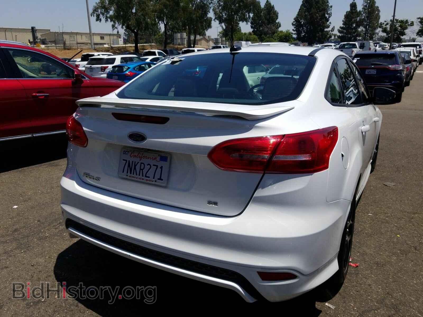 2015 Ford Focus - VIN: 1FADP3F2XFL385720 - Photo 2
