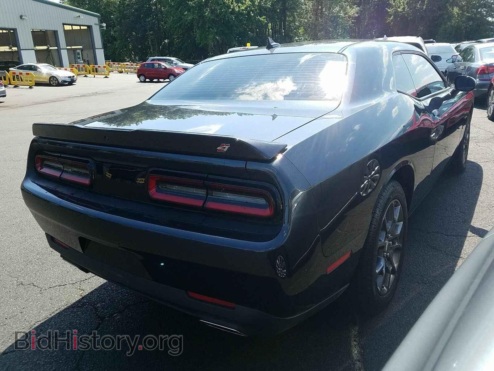 2018 Dodge Challenger - VIN: 2C3CDZGGXJH322817 - Фото 2