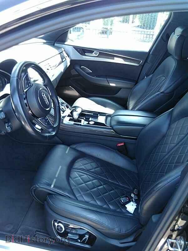 2016 Audi S8 - VIN: WAUJSAFD2GN005659 - Photo 3