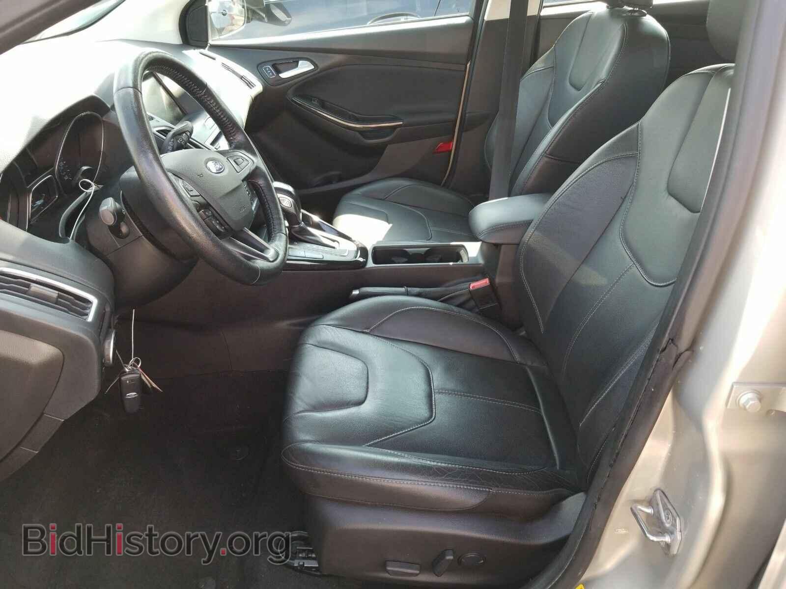 2016 Ford Focus - VIN: 1FADP3N23GL374206 - Photo 3
